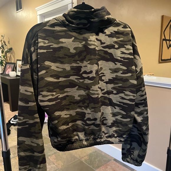 Child large (fits adult small) camo zip up! - Picture 2 of 2